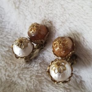 True vintage clip on earrings: gold accent pearl